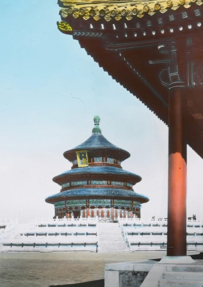 Handcolored round pavilion with tiered roof, beside a red-gold structure