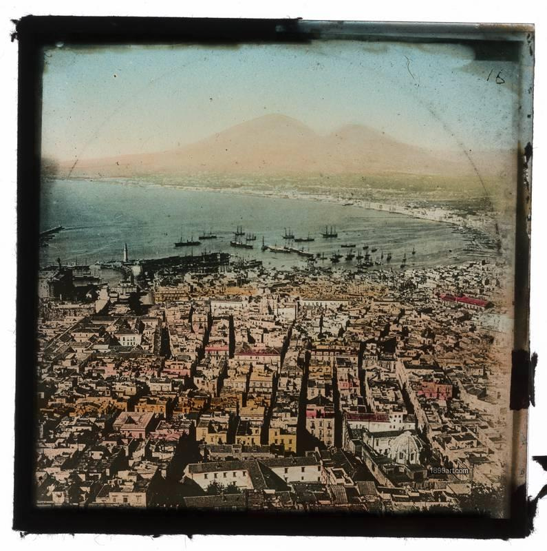 1899art Blick über den Golf Von Neapel Mit Dem Vesuv1 Handcolored 1900s 1899art. Historical photograph from the 1899art Archive.