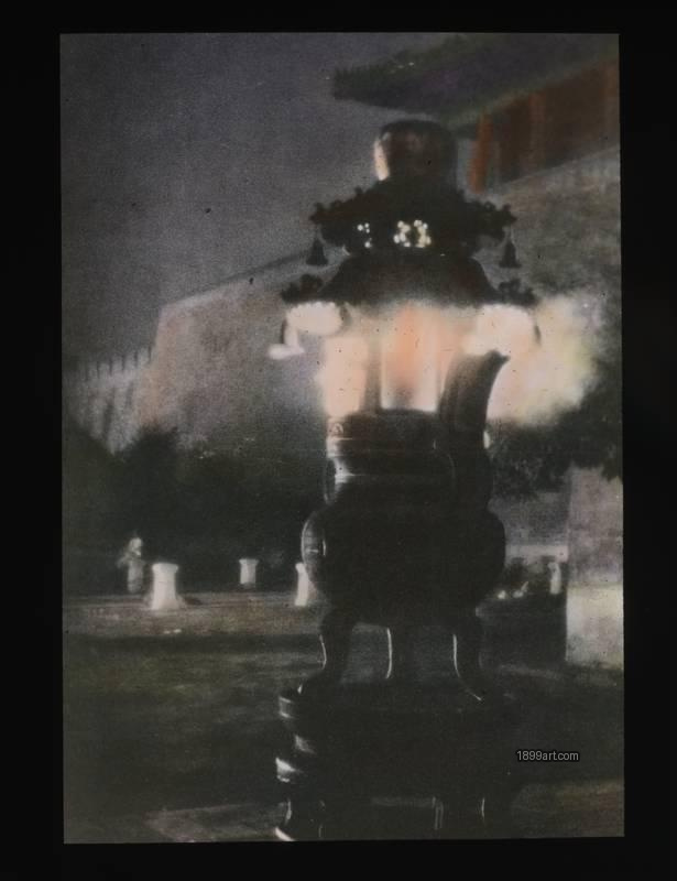 1899art Laterne Vor Tempel in Der Nacht Handcolored 1900s 1899art. Historical photograph from the 1899art Archive.