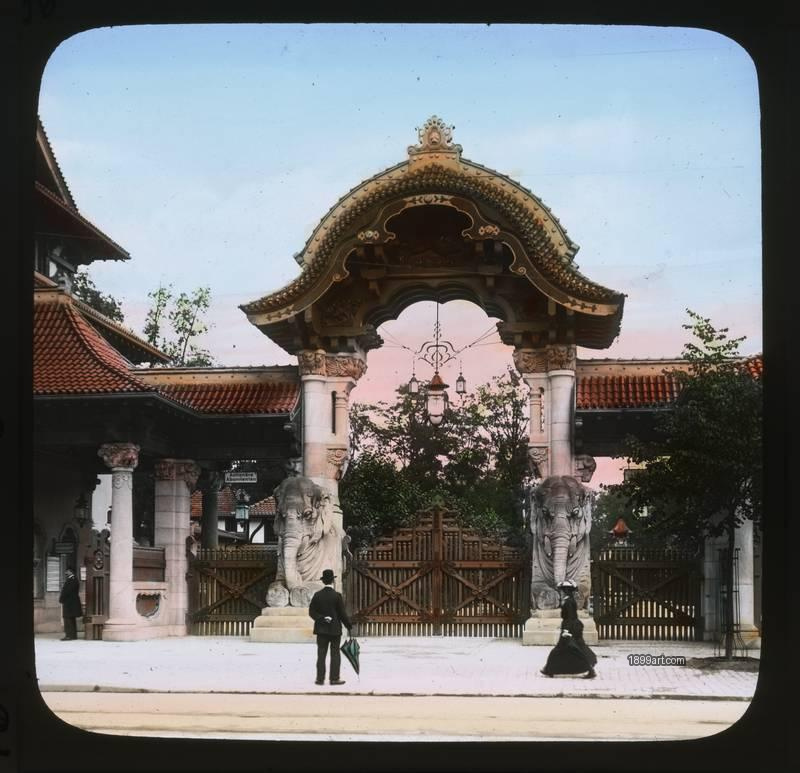1899art Zoologischer Garten Elefantentor Handcolored 1900s 1899art. Historical photograph from the 1899art Archive.