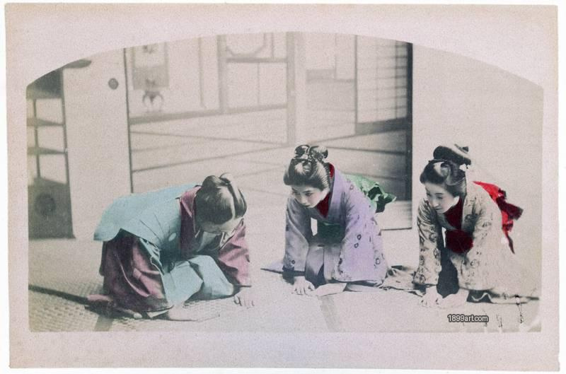 1899art Japan Meiko Bowing No. 80 – Visiting Ceremonials (Formal Bowing), c. 1880 Handcolore Kimbei 1899art. Historical photograph from the 1899art Archive.